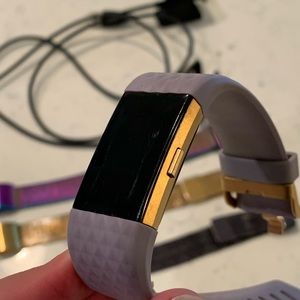 FITBIT Charge 2 Tracker + 3 bands and 2 chargers